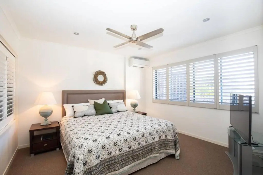 SALTWATER 1 - PENTHOUSE APARTMENT with OCEAN VIEWS