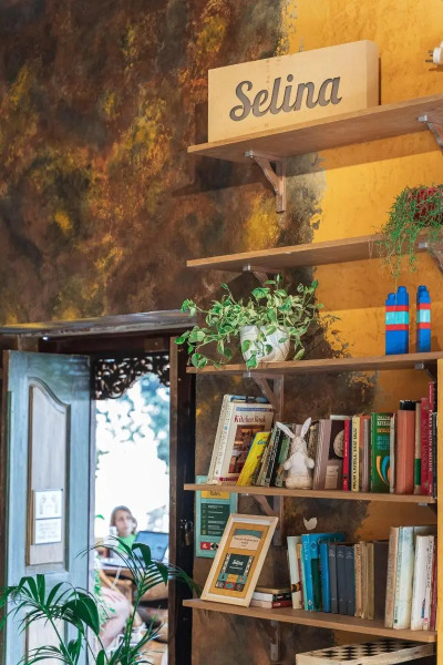 Mantur Jerusalem Mountains by Selina