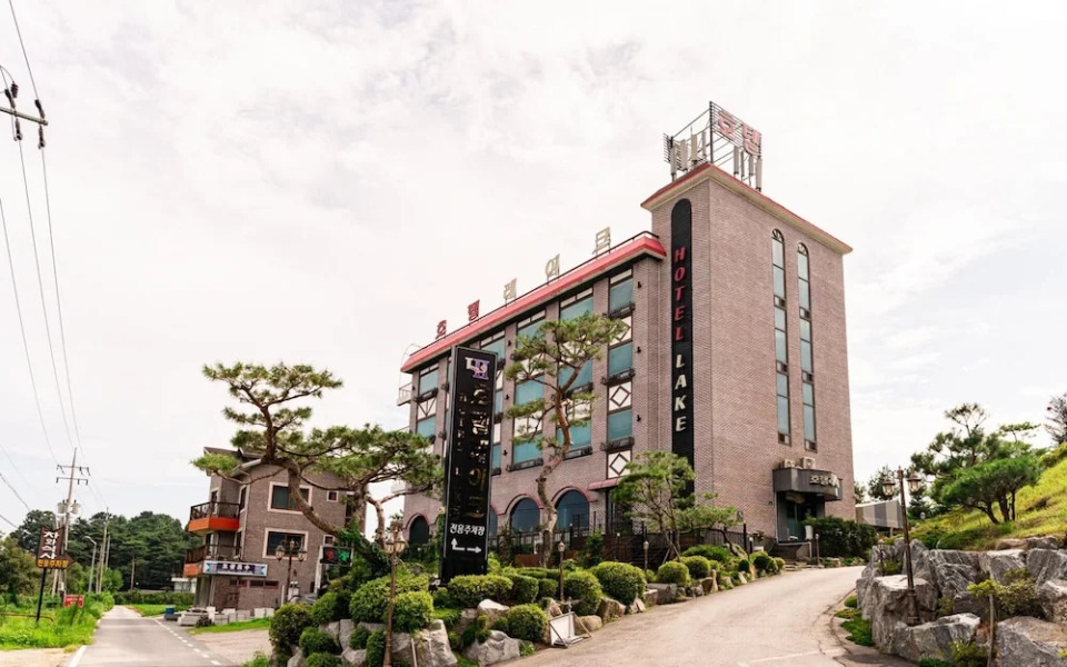 Anseong Lake Hotel