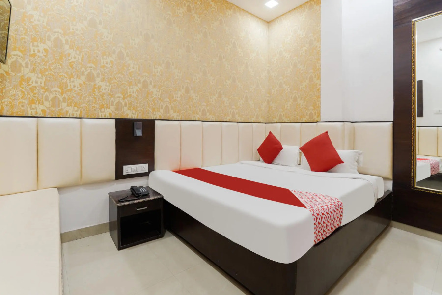 OYO 48489 Adarsh Plaza