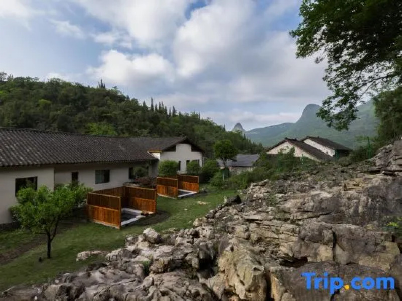 Yifangxi Hot Spring Hotel (Xianahei Branch, Wanfenglin Scenic Area)