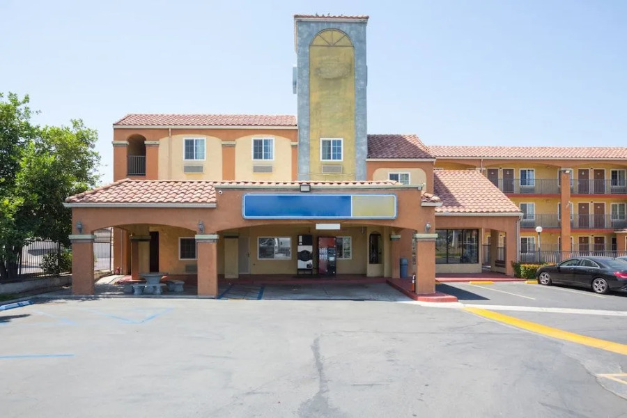 Passport Inn & Suites Corona Hotel