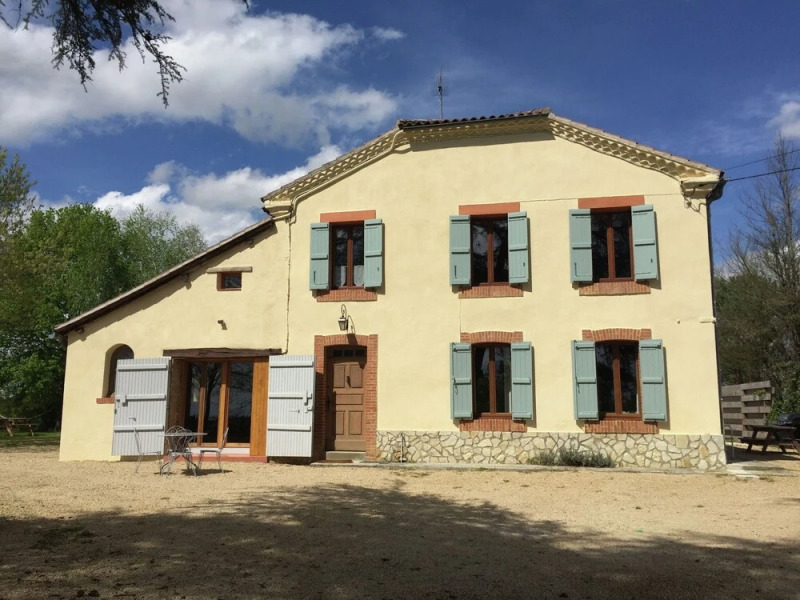 Luxurious Villa in Cazaubon with Swimming Pool