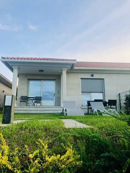 Casa con Jardín a 50m de la Playa en Hío
