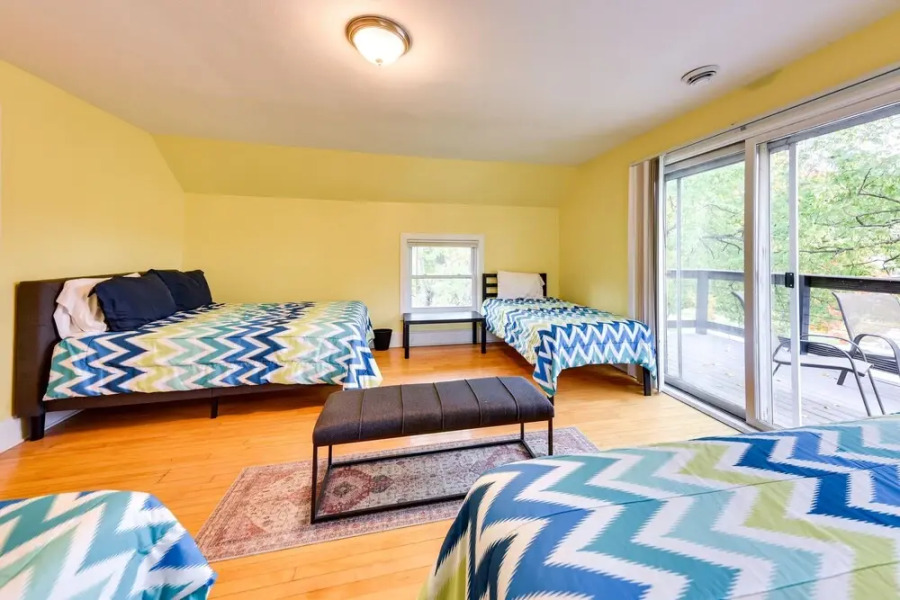 Family-friendly Milwaukee Home w/ Deck Near Uwm!