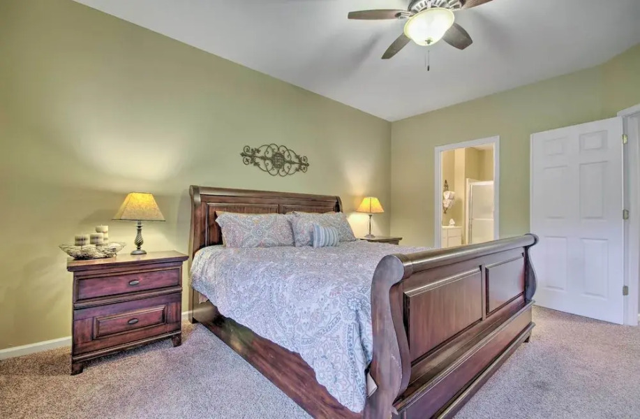 Spacious Lakefront Condo w/ Views in Camdenton!