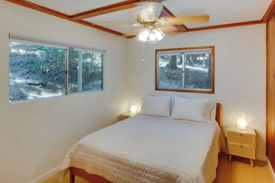 Charming Lake Arrowhead Cabin w/ Deck & Game Room!