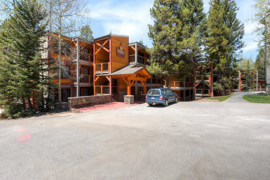 Tannenbaum Condominiums by Ski Country Resorts