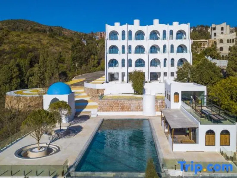 Rousseau homestay in Fuxian Lake