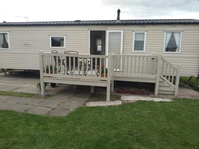 2 Bedroom 6 Berth Caravan With Decking
