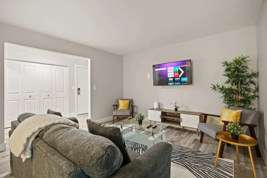 Beautiful 2BR 2BA Apartment With Modern Design