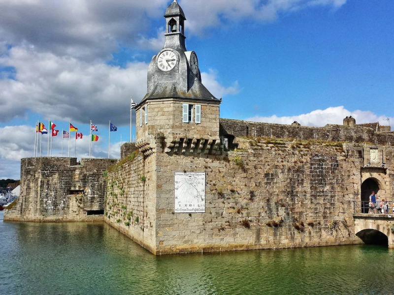 House in a Former Mill, Surrounded by a Large Garden and Outdoor Play Area