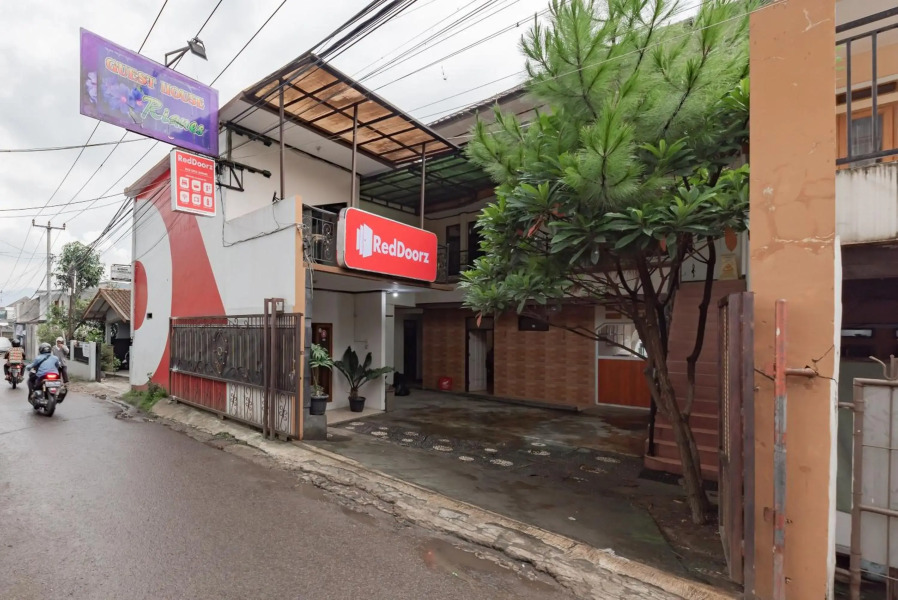 OYO 677 Rianes Family Guest House