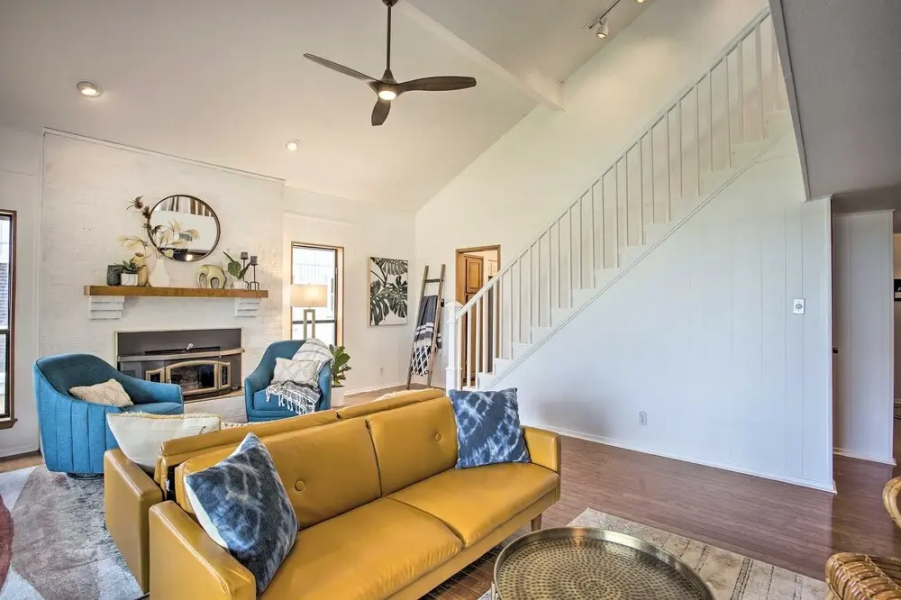 Chic Lakefront Granbury Getaway w/ Private Dock!