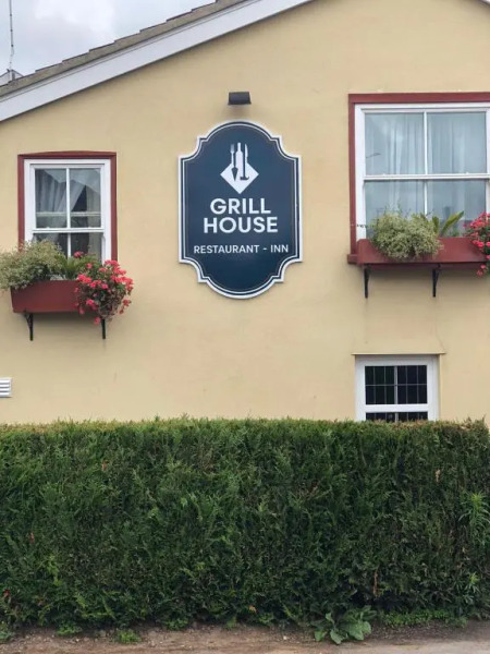 Trowel and Hammer Inn