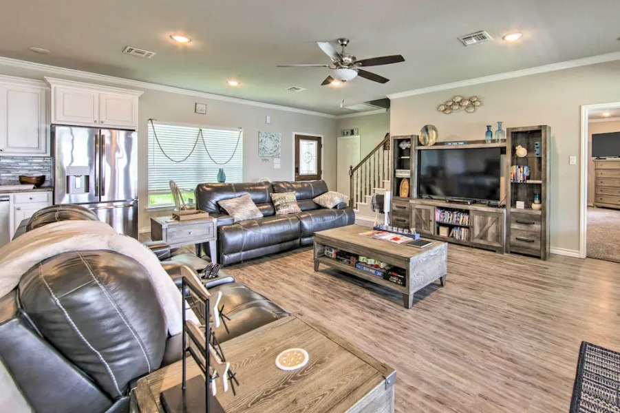 Private Dock & Boat House: Lakefront Mabank Home