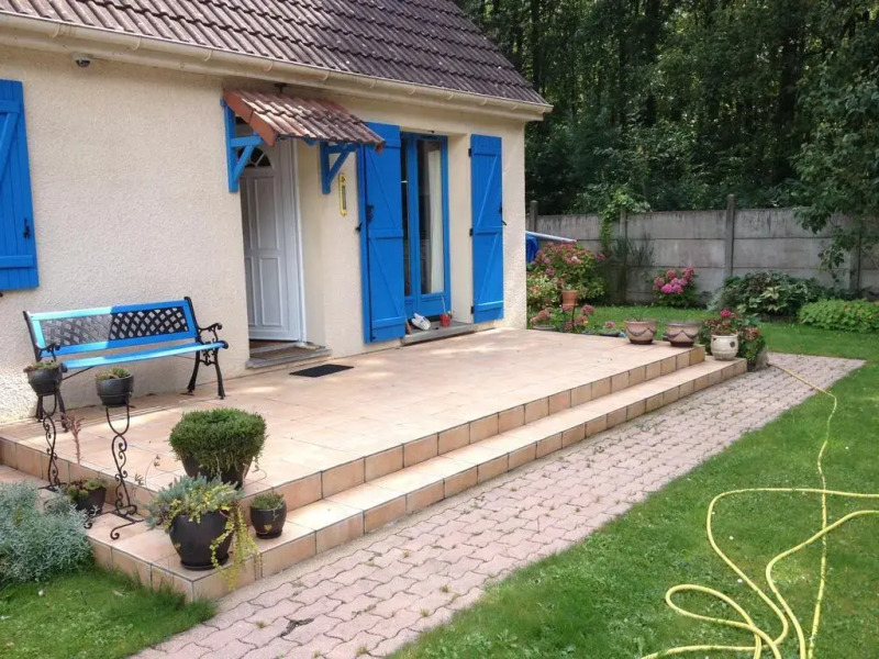 Maison Aux Volets Bleu