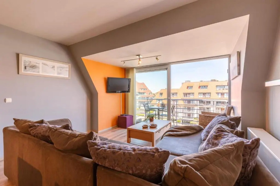 Cosy apartment with outside pool and balcony