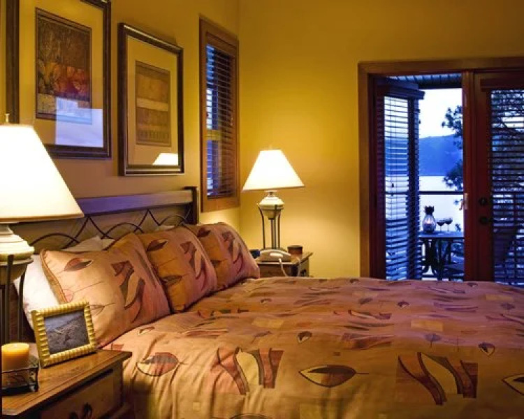 Pointe Beach Villas, Kelowna, Canada