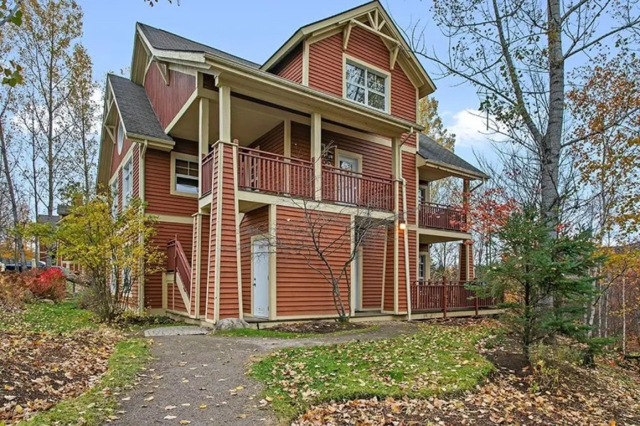 Les Eaux 225-1 by Escapades Tremblant