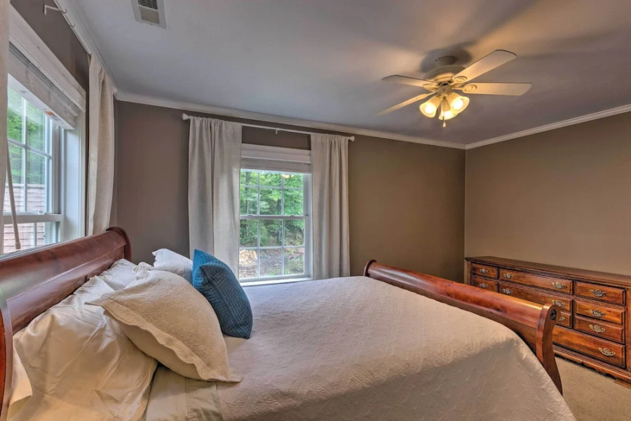 Peaceful Pisgah Mountain Getaway w/ Hot Tub!