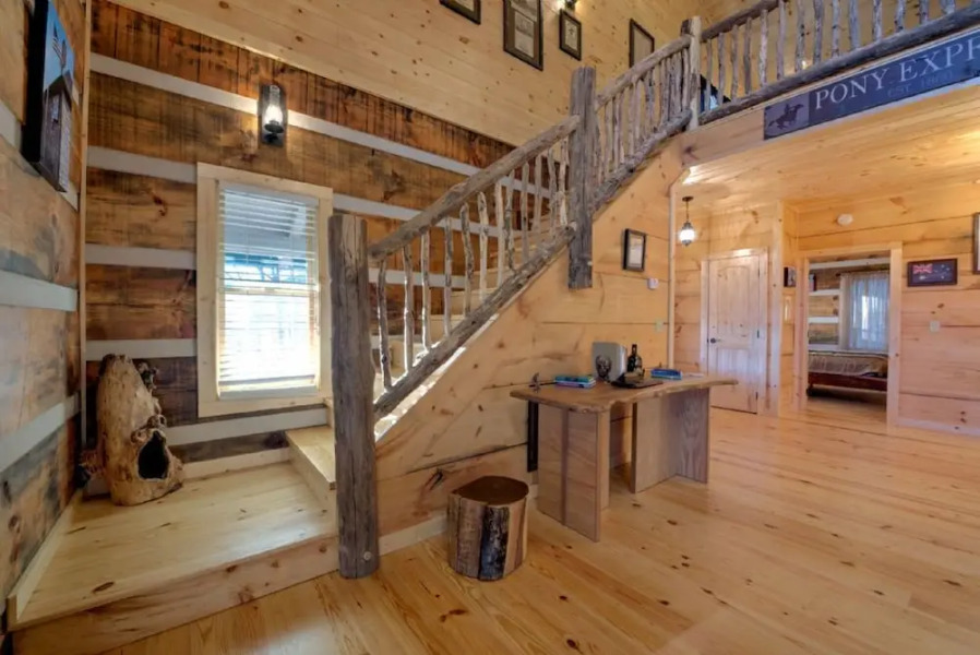 Pony Express - 2 Br Cabin