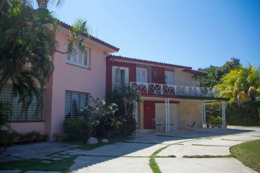 6 Bedrooms Pool Villa