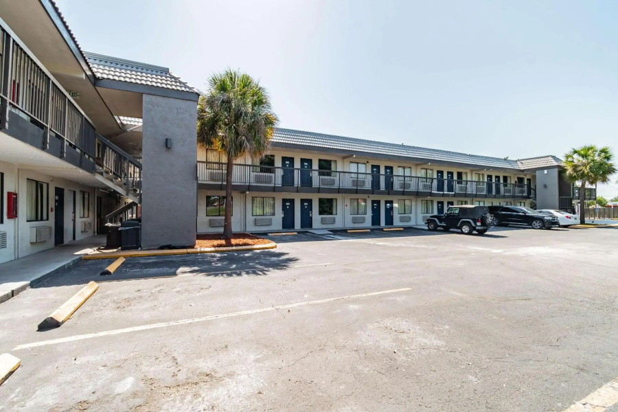 Motel 6 Tampa, FL