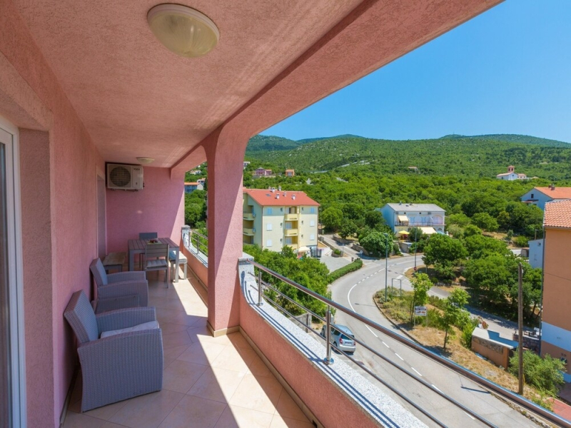 Spacious House Apartment With Swimming Pool & Sea View