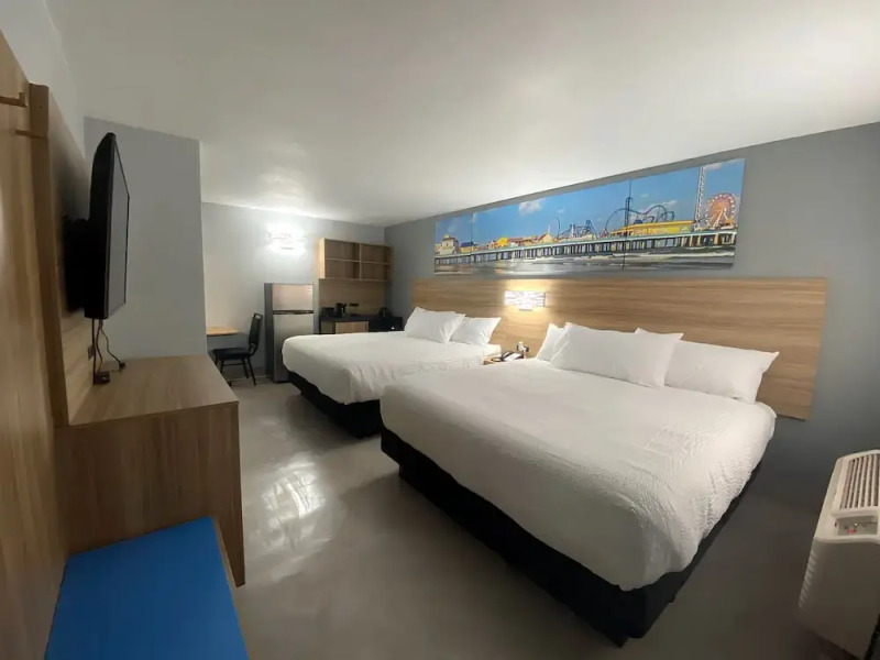 Days Inn & Suites by Wyndham Texas City