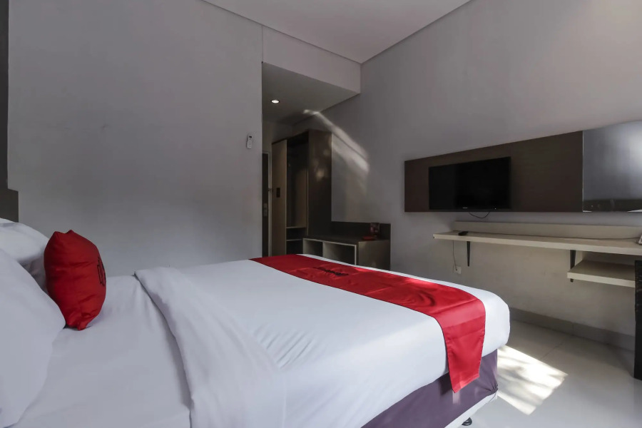 RedDoorz near Goa Sunyaragi