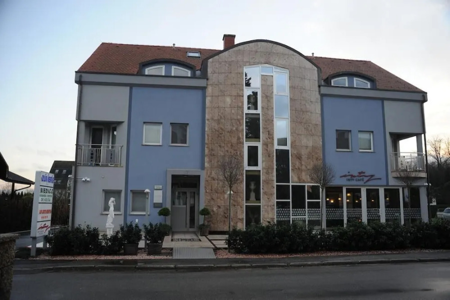 Apartments and Rooms Oliviers