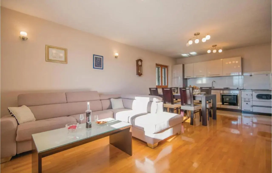 Three-Bedroom Holiday Home in Imotski