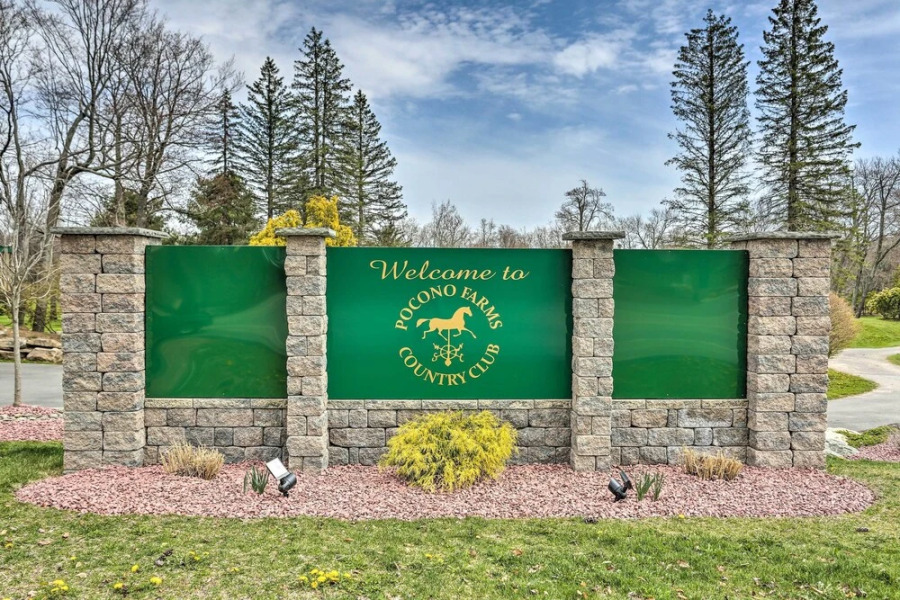 Tobyhanna Home w/ Private Hot Tub & Pool Table!