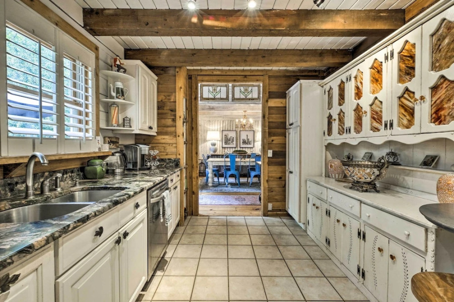 Serene Mableton Cabin - 13 Mi to Downtown Atlanta!