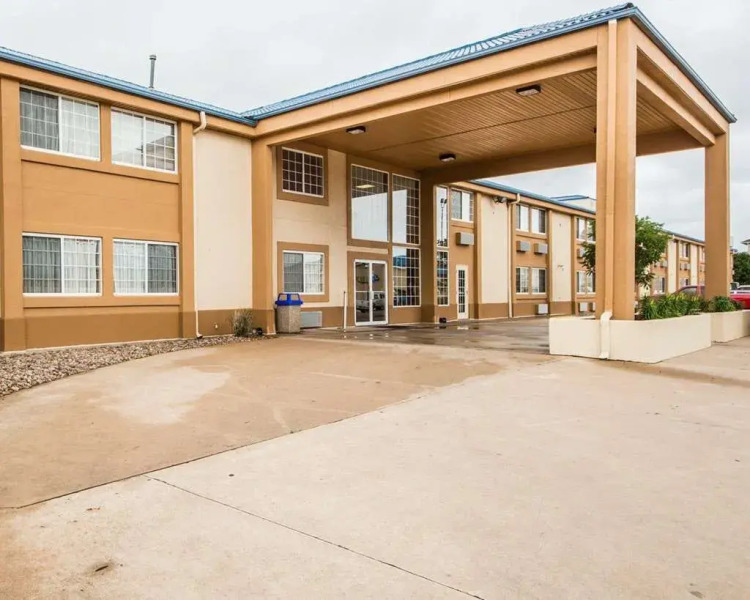 Econo Lodge Blackwell - I-35