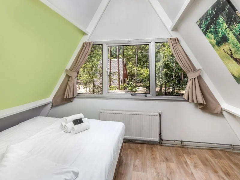 Bungalow in Bospark 't Wolfsven Near Nature