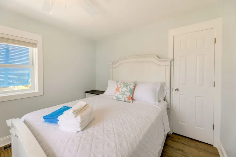 Emerald Isle Retreat - Steps Away From Beach!