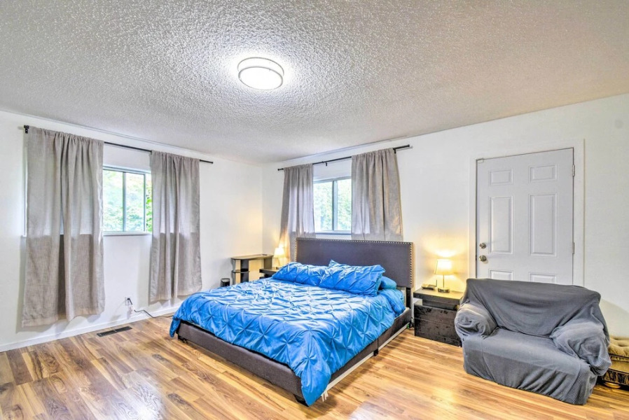 Bremerton Home: 2 Mi to Bremerton Boardwalk!