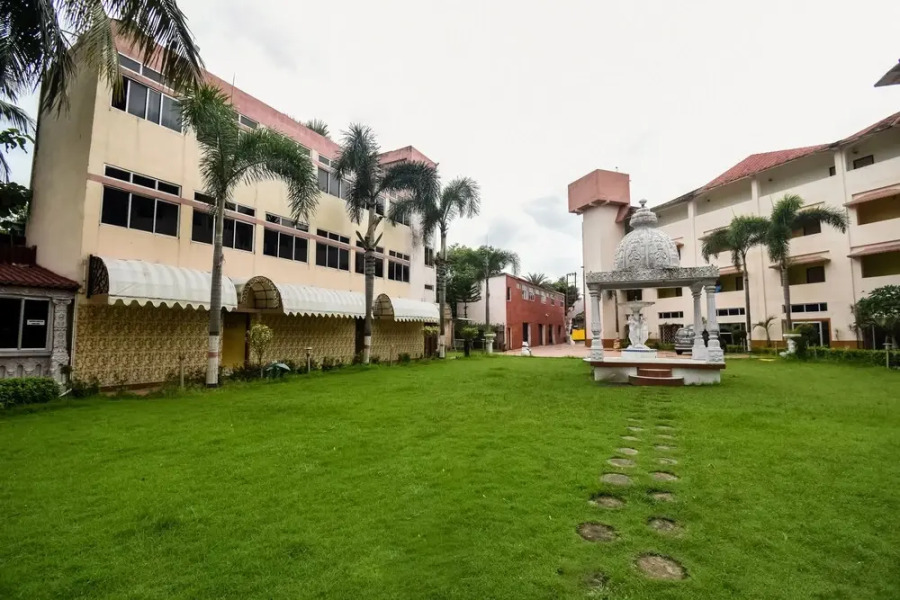 OYO 62127 Ritz Rivera