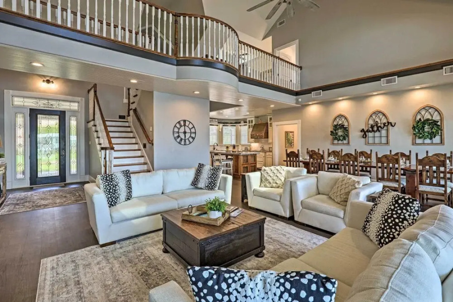 Lavish Lake House, Near Vineyards + Marinas!