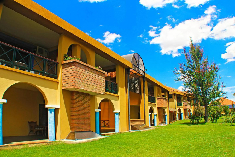 Los Parrales Resort Hotel