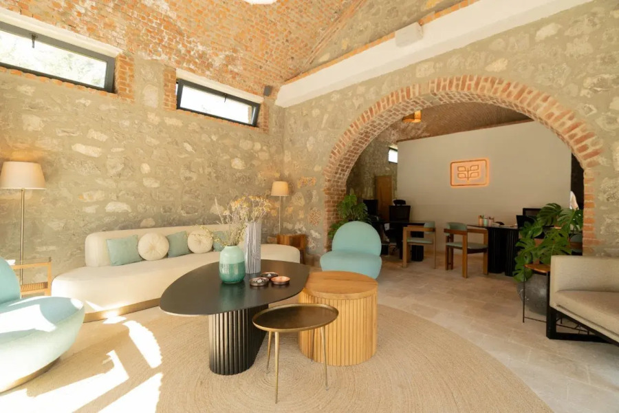 Izz Getaway – Adults Only