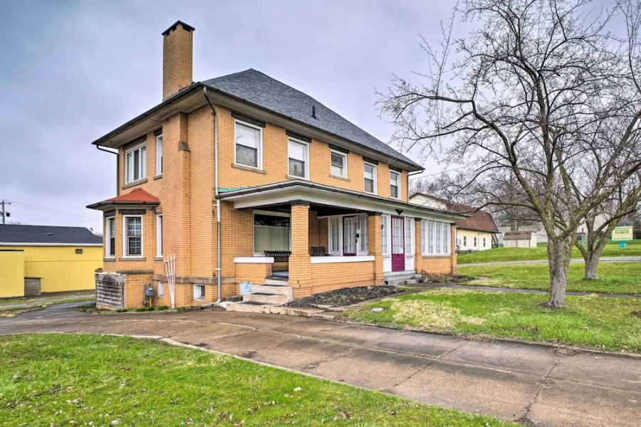Classy Colonial House w/ Furnished Sunroom!