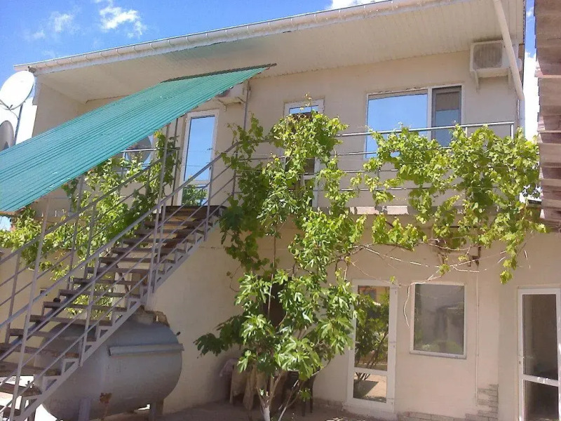 Druzhby Holiday House