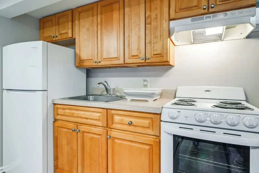 Walkable Elmont Studio: 19 Mi to New York City!