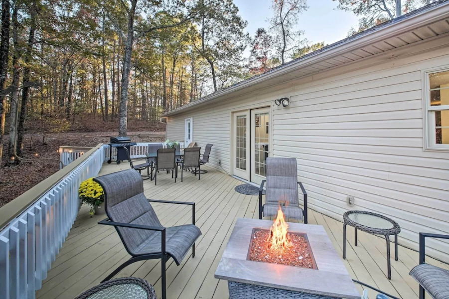 Fire Pit & Grill: Tranquil Retreat in Hot Springs