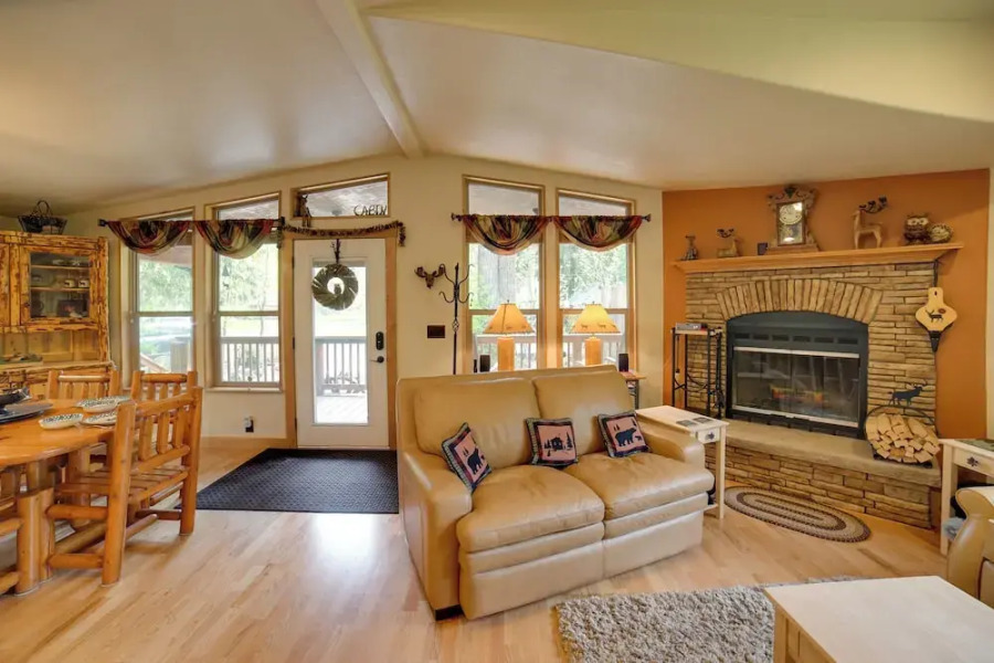 'moose Lodge' Cabin w/ Entertainment Gazebo!