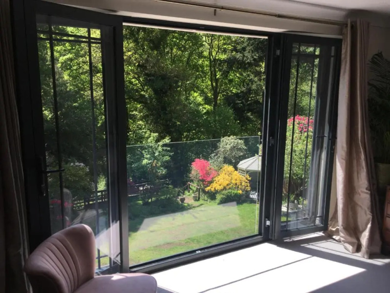 Spacious Surrey Hills Country House