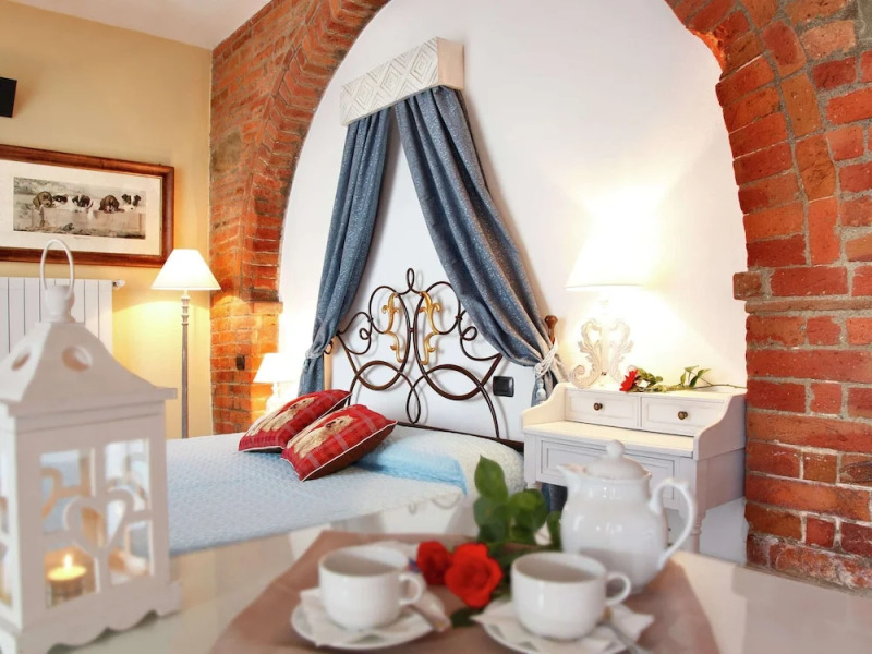 Scenic Tuscan Mansion